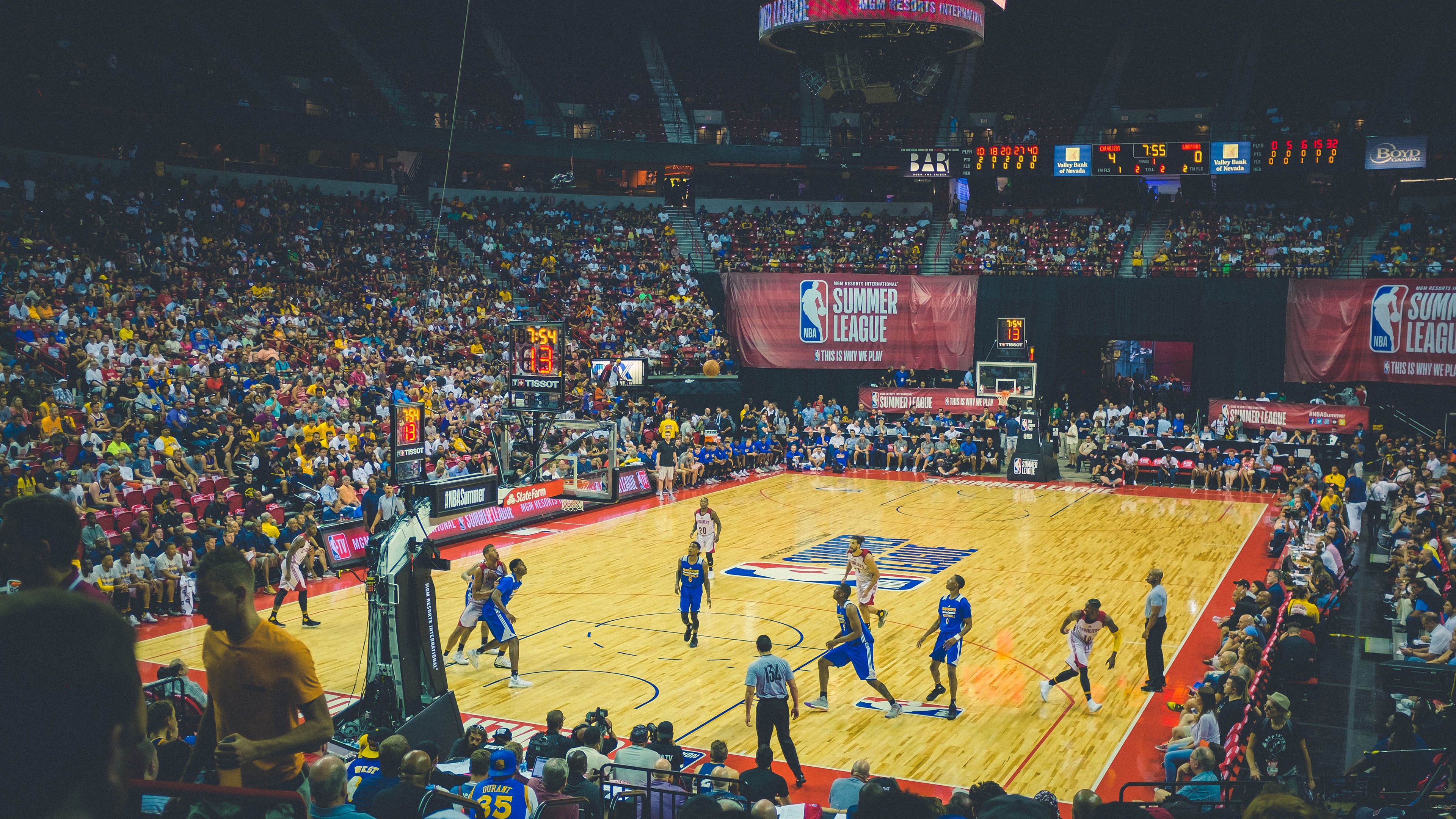 开云APP-新疆队关键战突围奇才，米切尔在F1新赛季揭幕战接管比赛  第1张